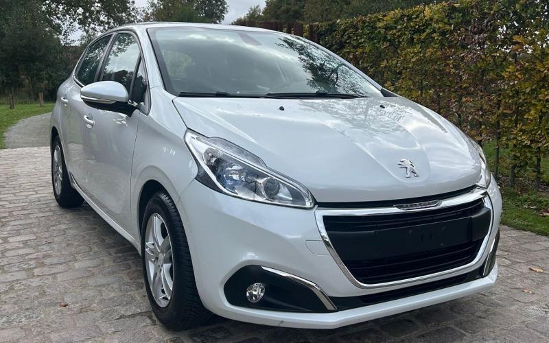 Peugeot 208 1.2i