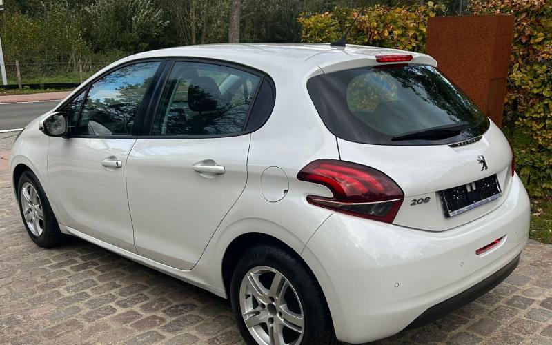 Peugeot 208 1.2i