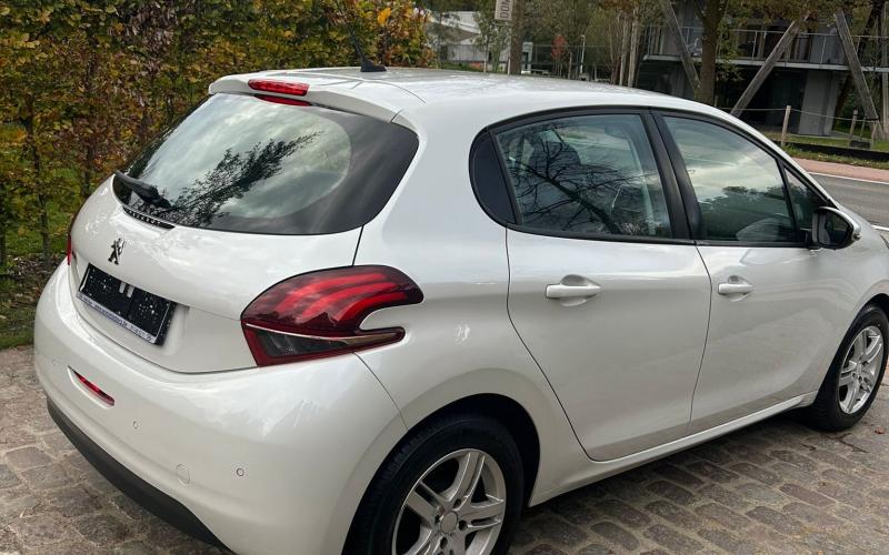 Peugeot 208 1.2i