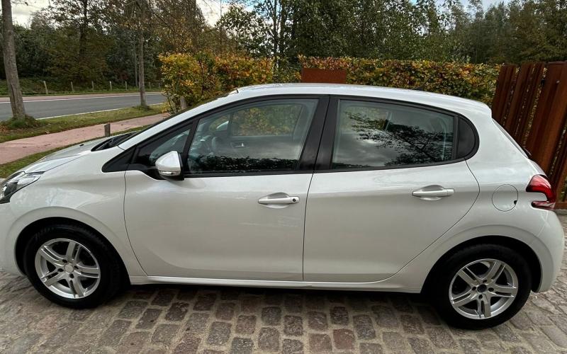 Peugeot 208 1.2i