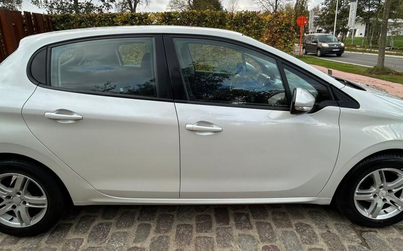Peugeot 208 1.2i