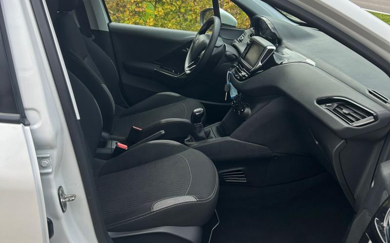 Peugeot 208 1.2i